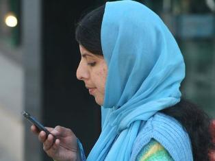 Apex court seeks government stand on pre-paid mobile ban in Kashmir